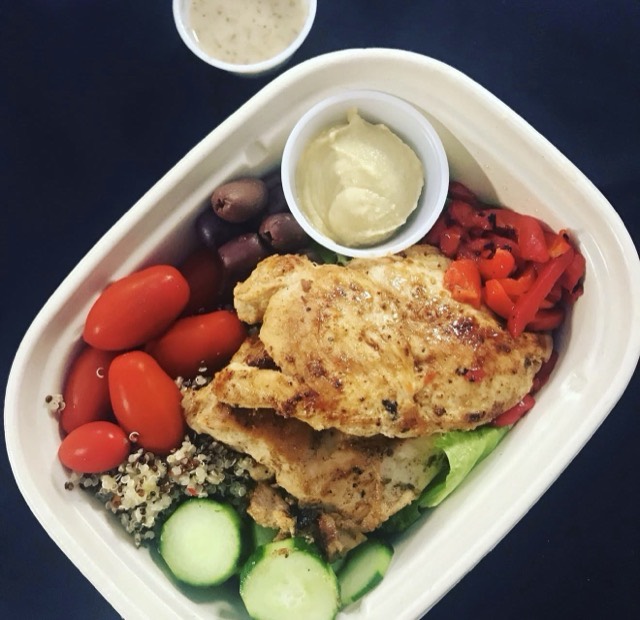 Grilled chicken bowl with quinoa, tomatoes, olives and hummus